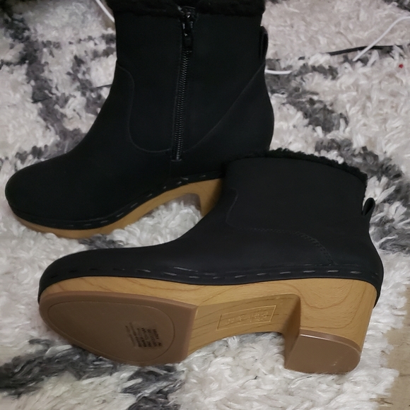 Boots - Picture 2 of 3